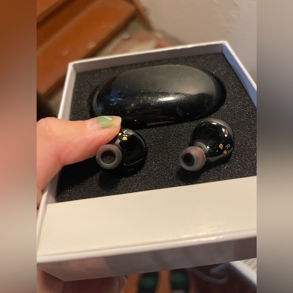 Calion LTD Earbuds - Picture 3 of 3
